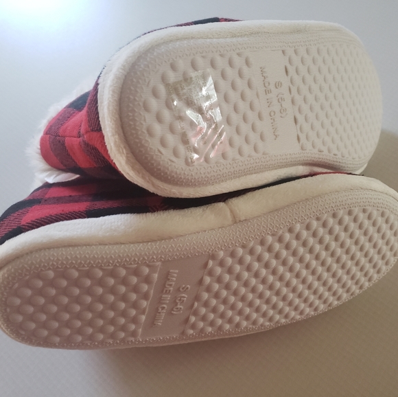 NEW: Red and Black Buffalo Plaid Fluffy Slippers - Picture 4 of 6